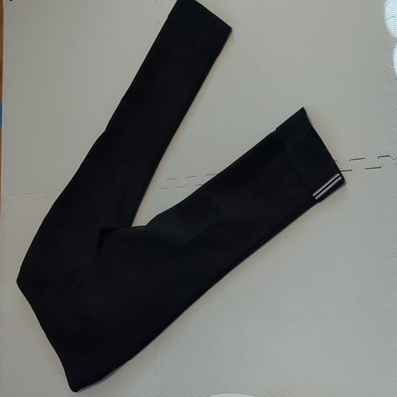 24. LAURA Black Capris - 6 - Picture 8 of 8